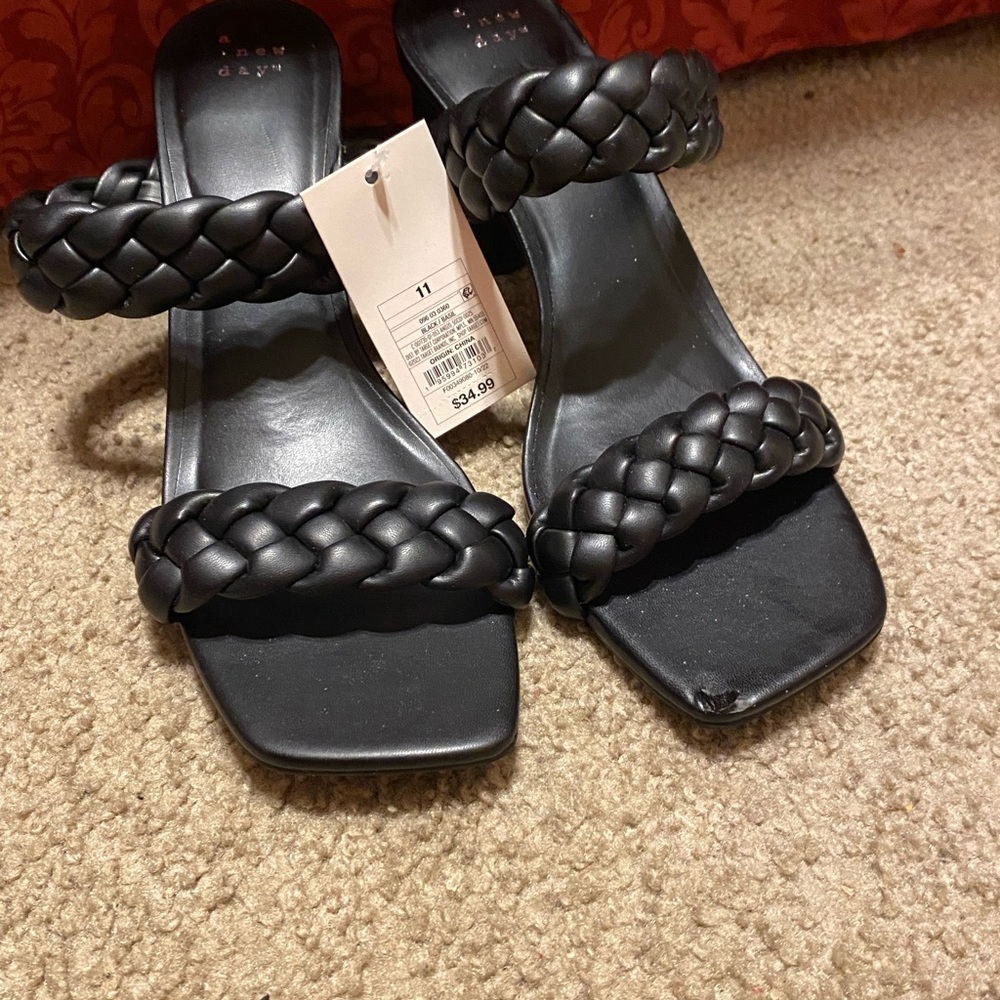 Black chunk heel brand new